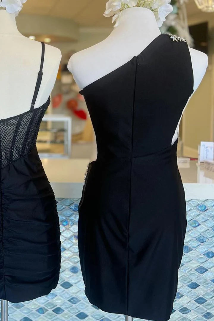 Vestido corto de fiesta con escote en forma de cerradura y un solo hombro con pedrería